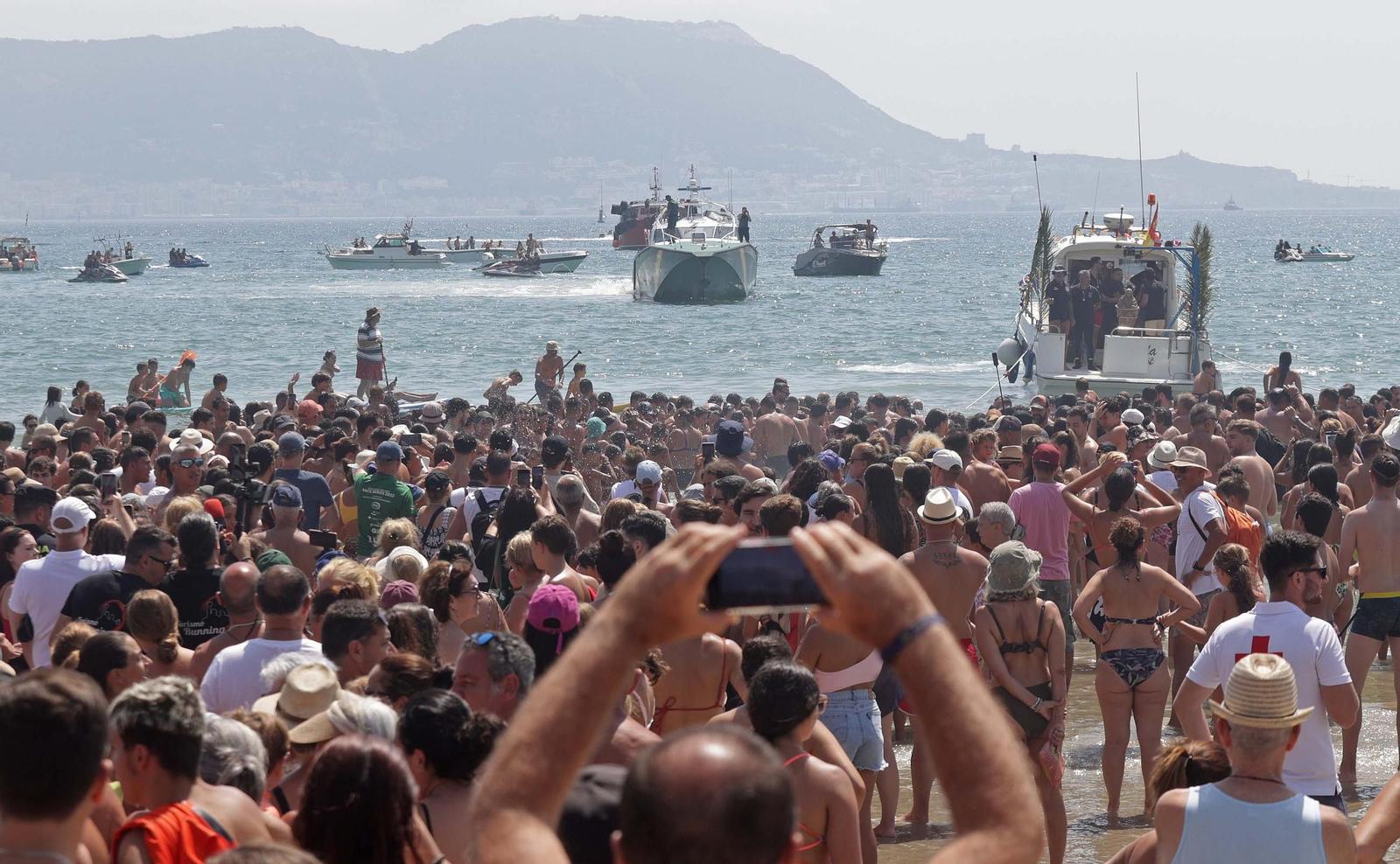 Las mejores fotos de la romería marítima de la Virgen de la Palma de Algeciras 2025