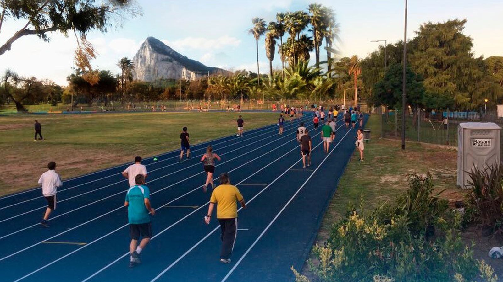 Una recreación de la pista de atletismo que se construirá en la zona.