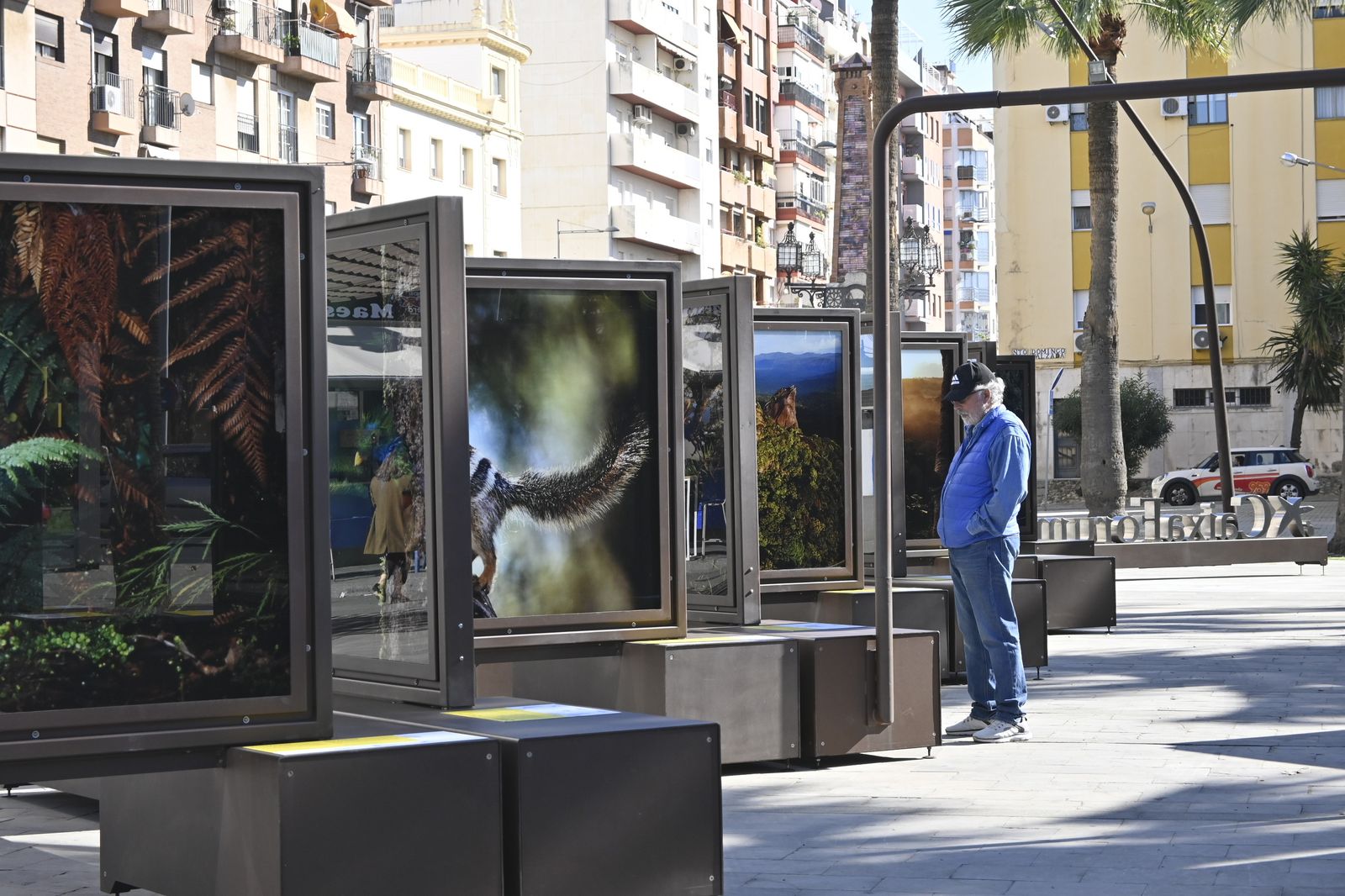 Exposición fotográfica `De Polo a Polo´ en imágenes