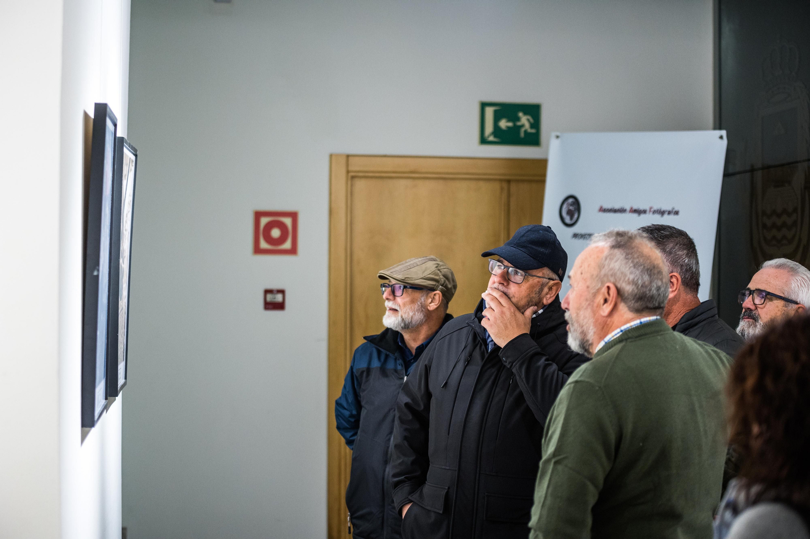 Las imágenes de la inauguración de la exposición 'Nostalgia de juventud' en San Fernando