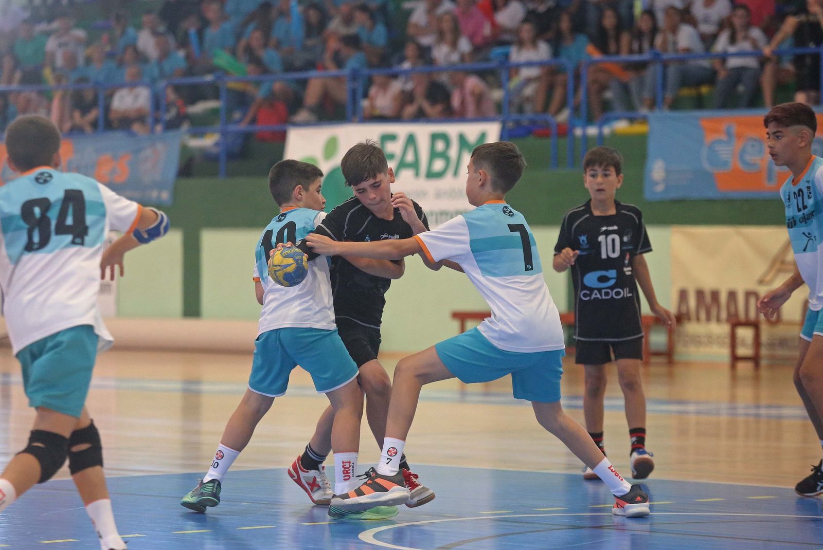 Fotos de la jornada inaugural del CADEBA alevín de balonmano en La Línea
