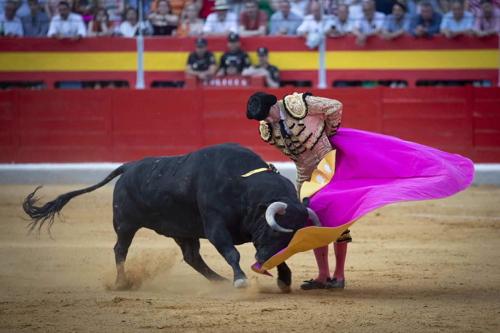 El Fandi vuelve a deleitar ante su afición