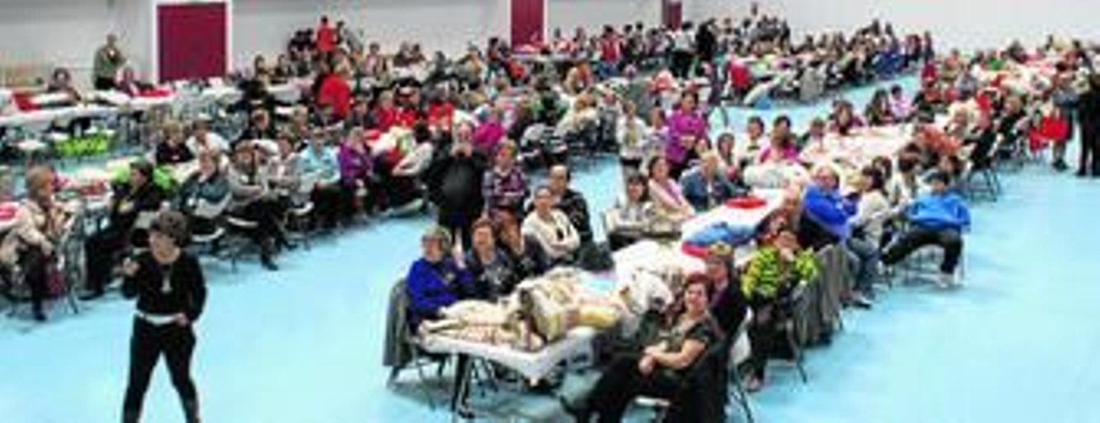 Los encuentros de encajeras aglutinan cientos de aficionados, en su mayoría mujeres.