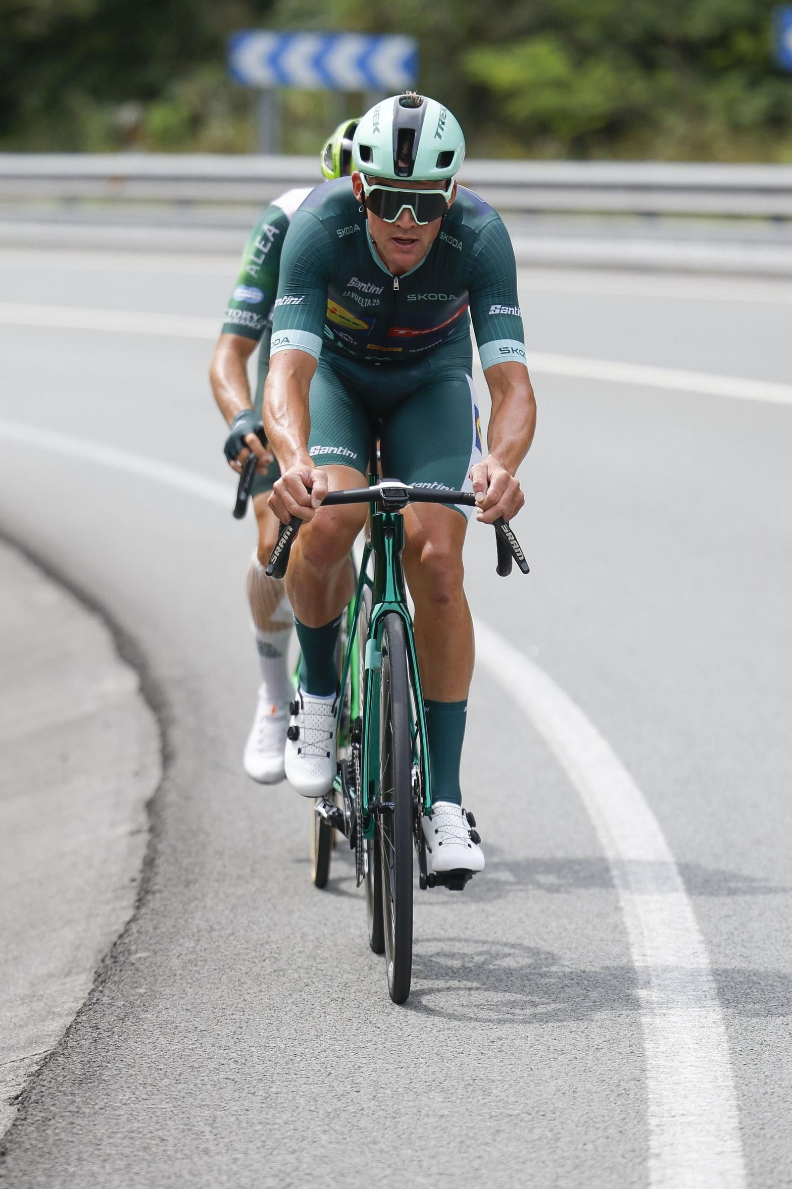 Las fotos de la Vuelta a España con el lío de la suspensión en Bilbao | Etapa 11