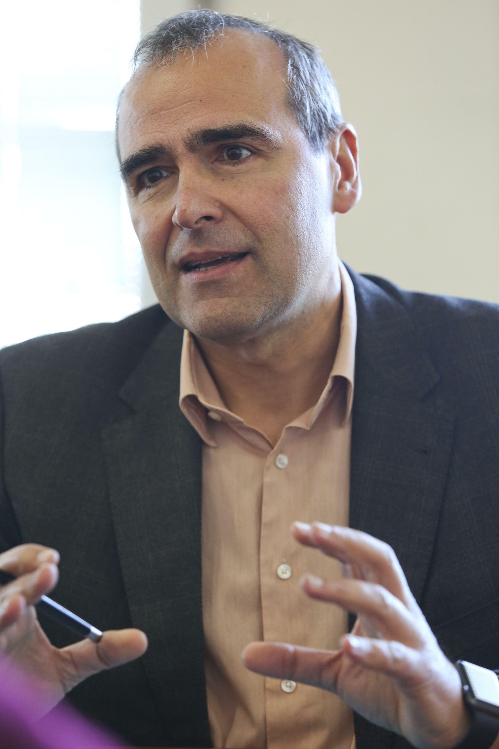 Perles durante la entrevista.