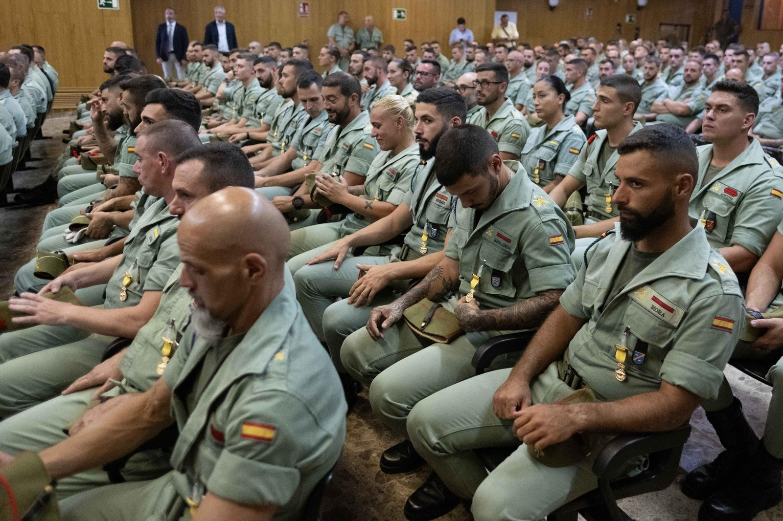 Unos 50 legionarios han recibido su medalla.