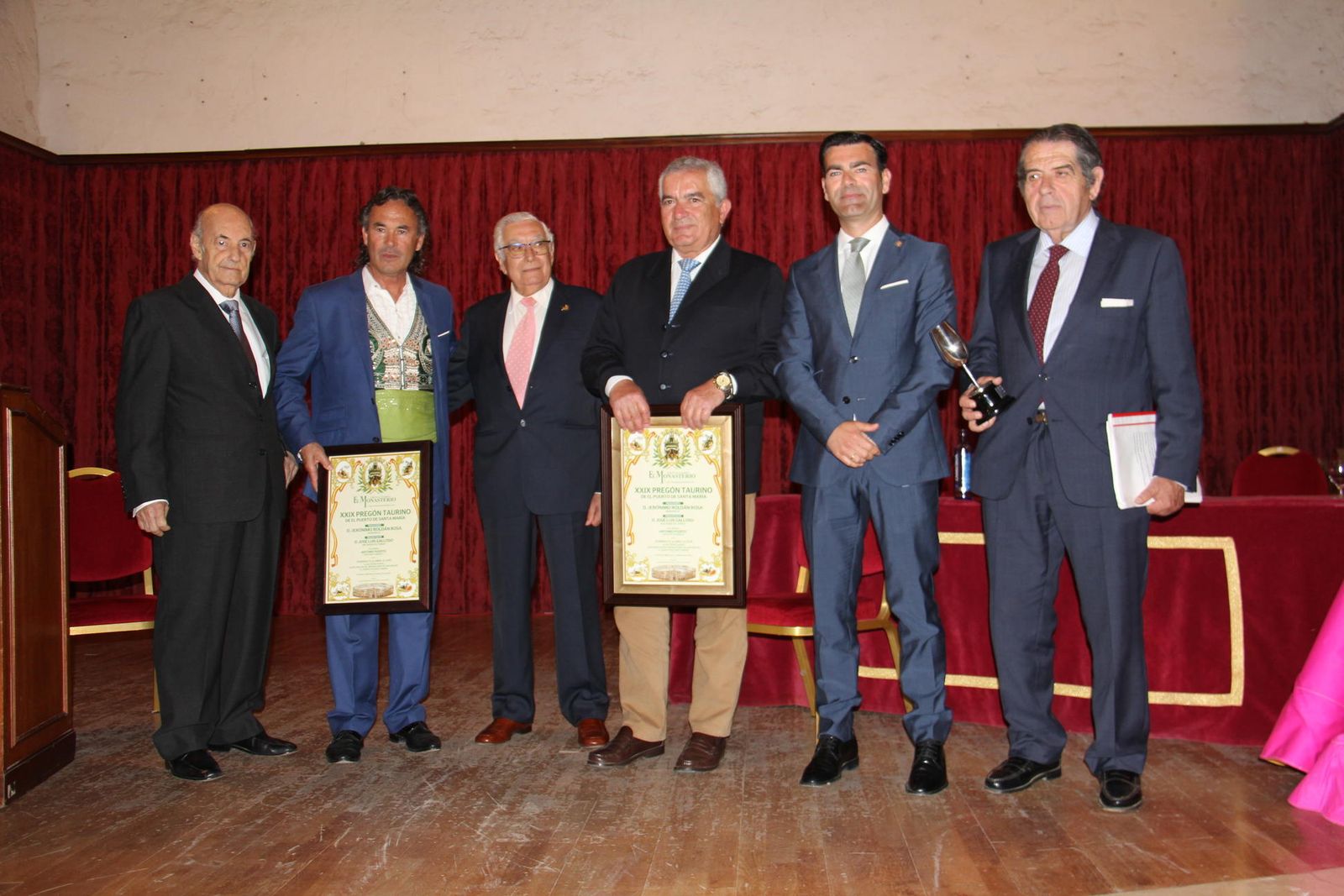El pregonero Jerónimo Roldán, Galloso, Antonio Puerto y Ángel Quintana y los directivos de la Tertulia Monasterio, Juan Zamorano y Rafael Gómez Ojeda.