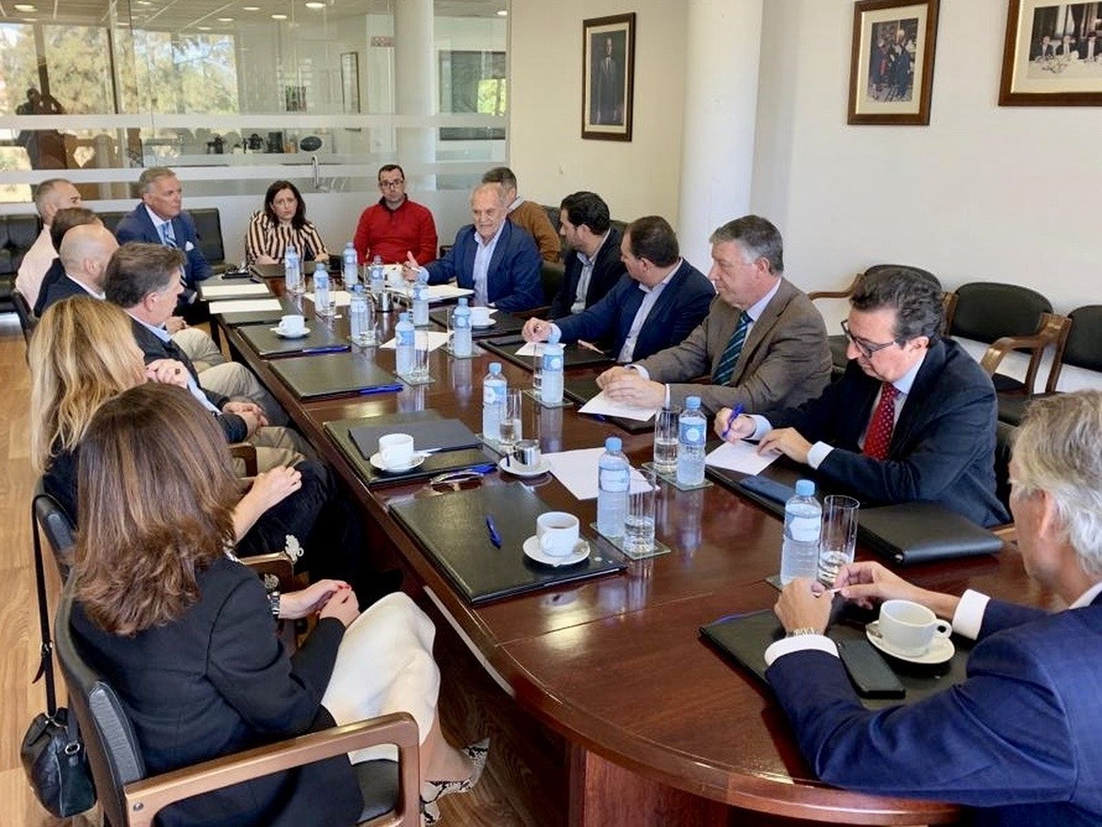 Reunión de los dirigentes populares con representantes de Anamar.