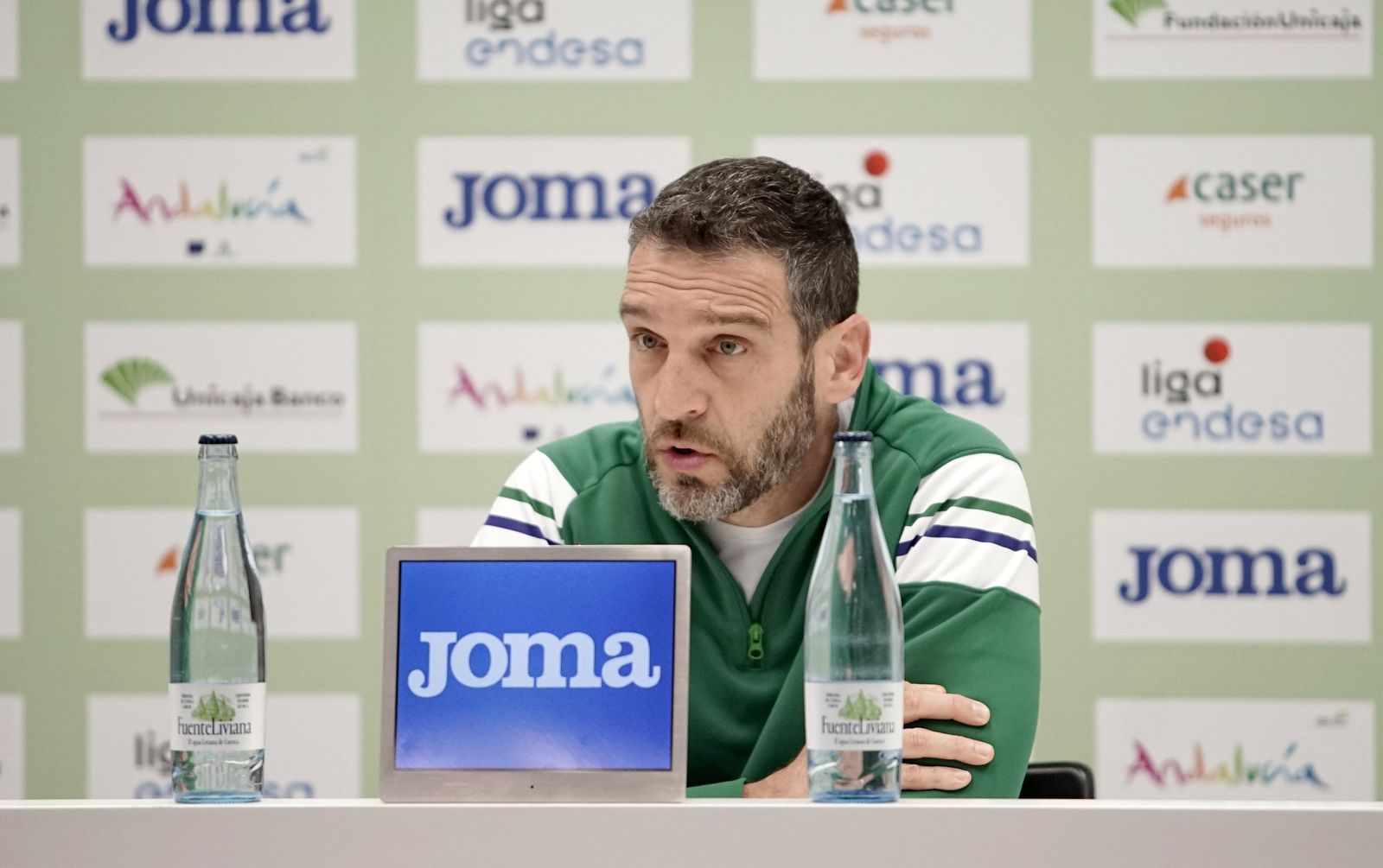 El entrenamiento del Unicaja antes de viajar a Badalona