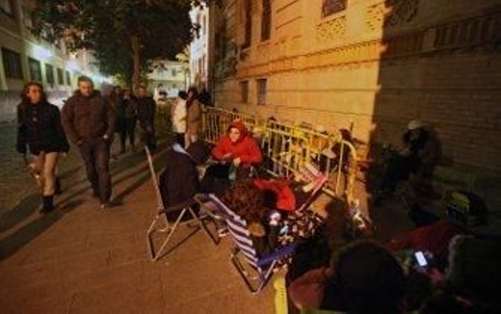 Colas en el Falla para las entradas de cuartos y semifinales