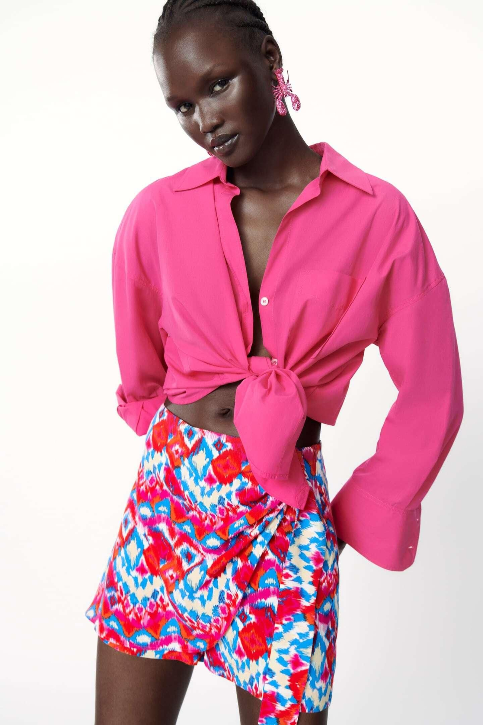 Falda pantalón con estampado étnico de Zara.