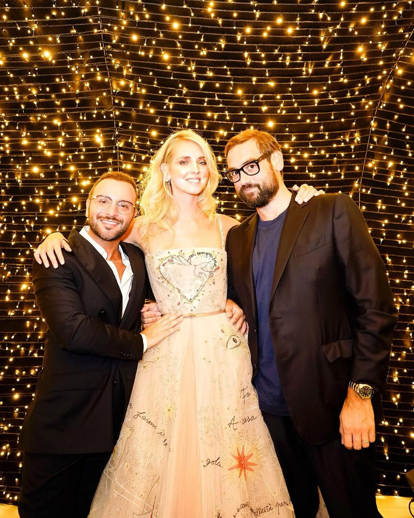 Chiara Ferragni bajo la carpa de luces.