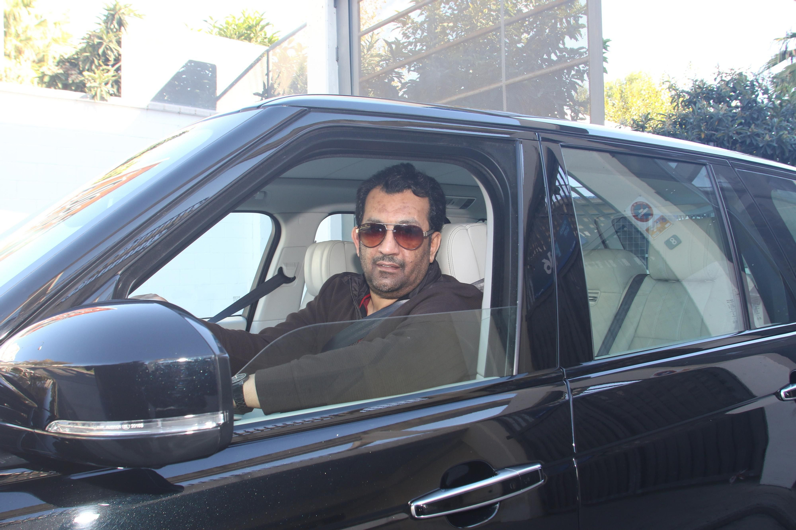 El jeque Al-Thani, a su salida de La Rosaleda.