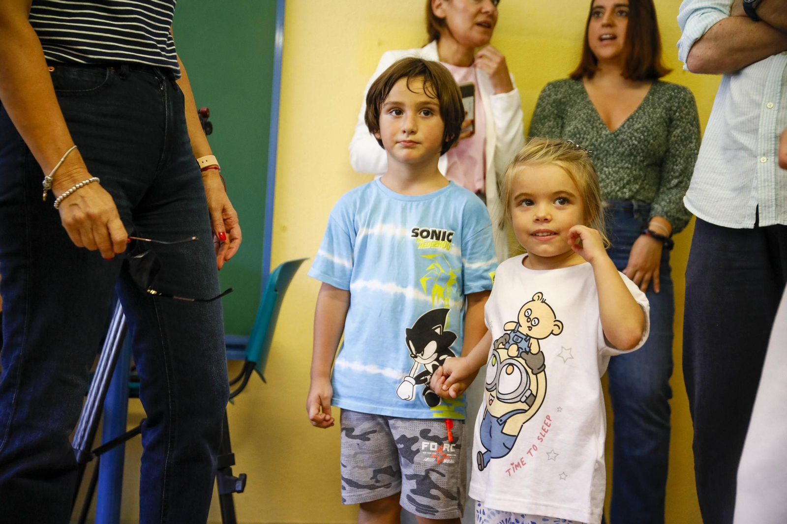 Las imágenes de la campaña de vacunación antigripal a los niños en el CEIP Adela Díaz de Almería