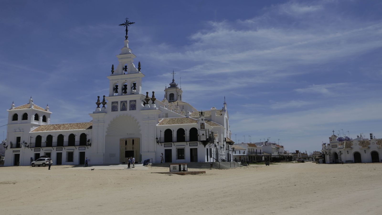 Imágenes de un viernes de Rocío sin romería