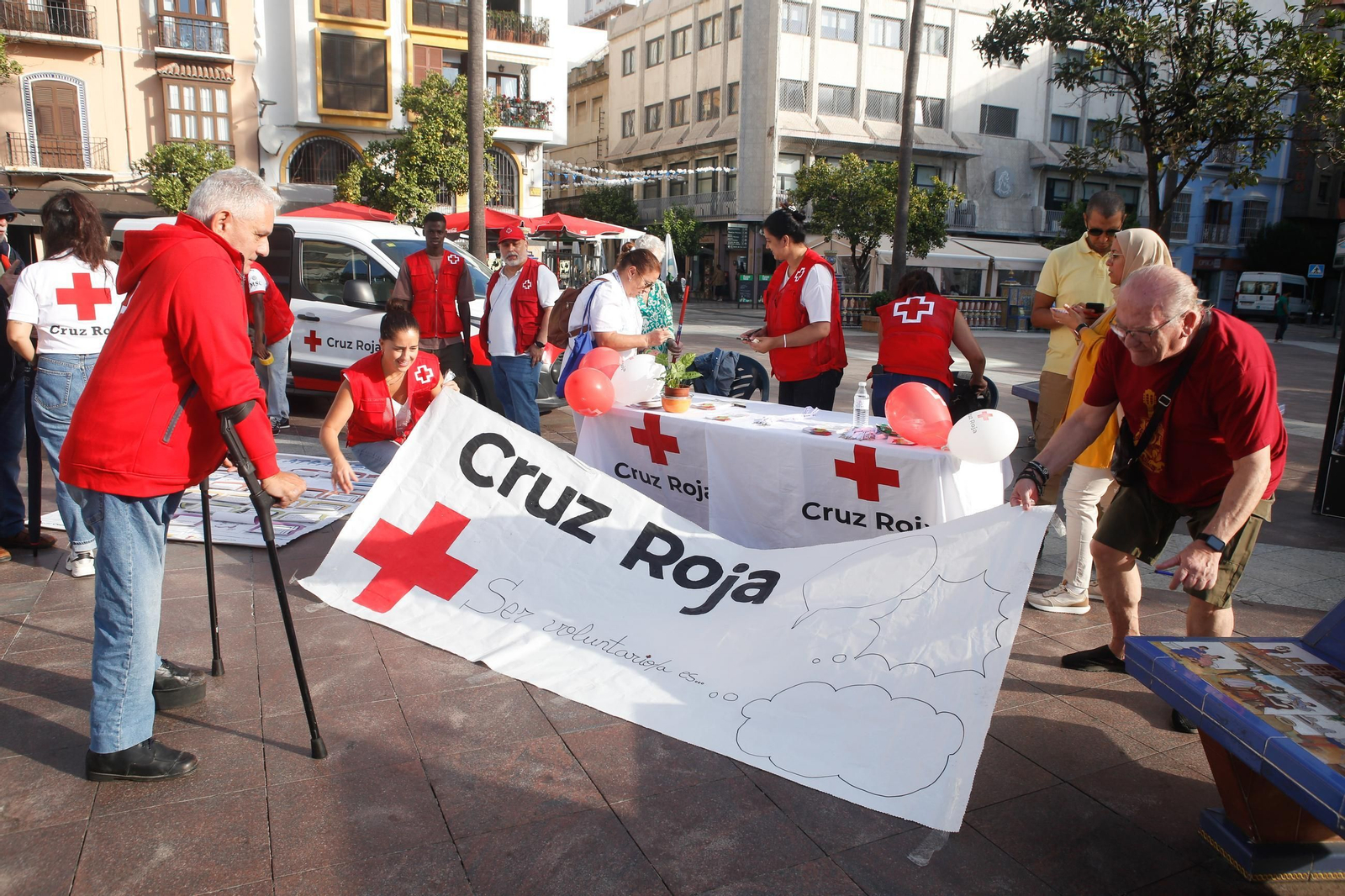 Fotos del Día de la Banderita de la Cruz Roja en la Plaza Alta de Algeciras