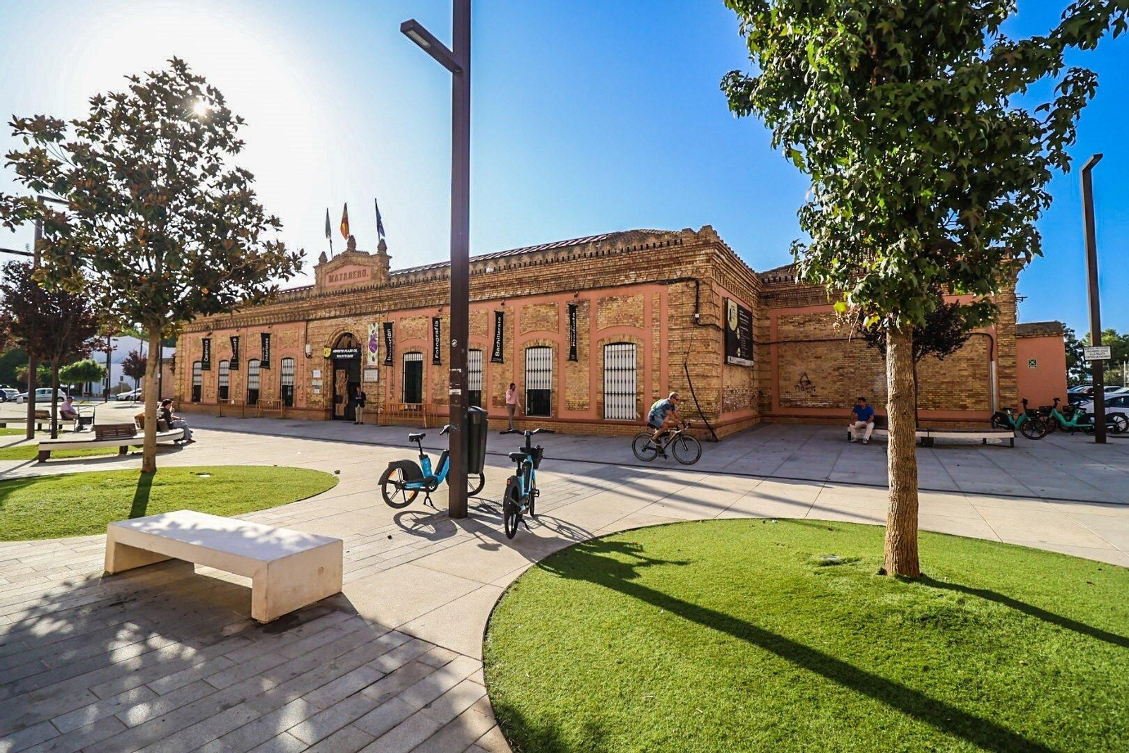 El edificio del antiguo matadero, hoy Escuela de Arte.