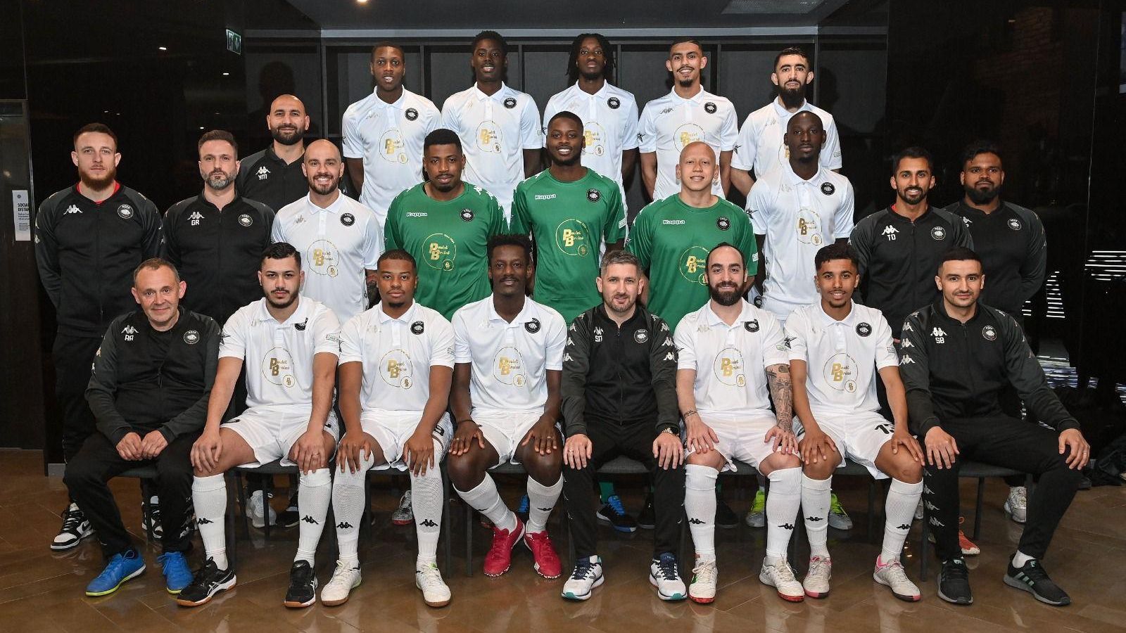 Foto oficial de aquella temporada 2021-22 del ACCS París con Sergio Mullor siendo su entrenador y con Ricardinho en sus filas.