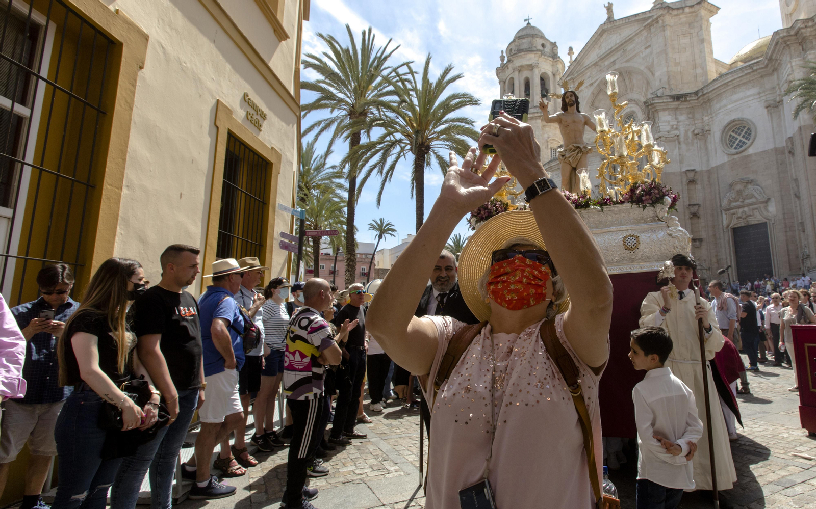Las imágenes de la procesión del Resucitado en la Semana Santa de Cádiz 2022