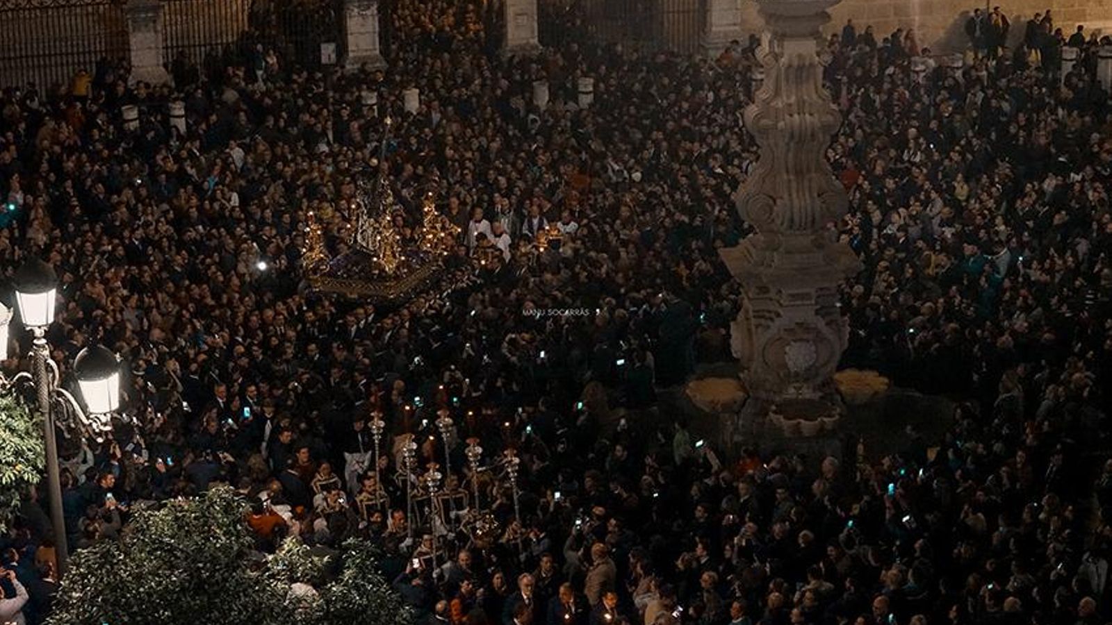 Salida del Señor de la Salud de la S.I.C durante el Vía Crucis de Sevilla 2020.