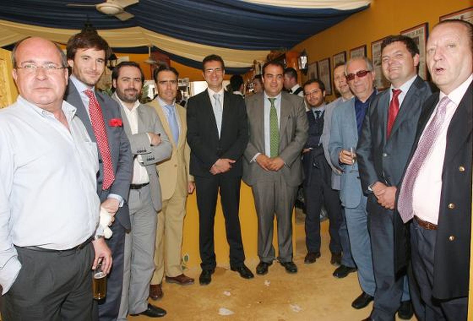 David Fernández acompañado de los directores de las cabeceras del Grupo Joly, José Antonio Carrizosa, Rafael Navas, Alberto Grimaldi, Javier Chaparro y Luis Pérez Bustamante, además de Juan ManuelMarqués y José Aguilar, subdirector de Publicaciones y director de Opinión del Grupo Joly, respectivamente, y Rafael Padilla, miembro del consejo editorial del Grupo Joly.

Foto: Vanesa Lobo