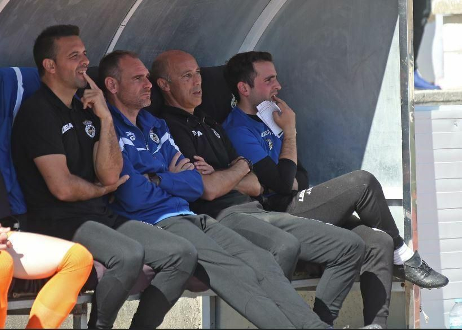 Ezequiel Gómez, Carlos Guerra, Antonio Calderón y Jesús Estrada, en el banquillo balono