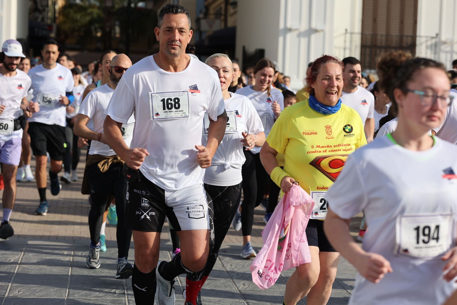 La Carrera Solidaria por el Día de la Mujer McArthurGlen, en fotos