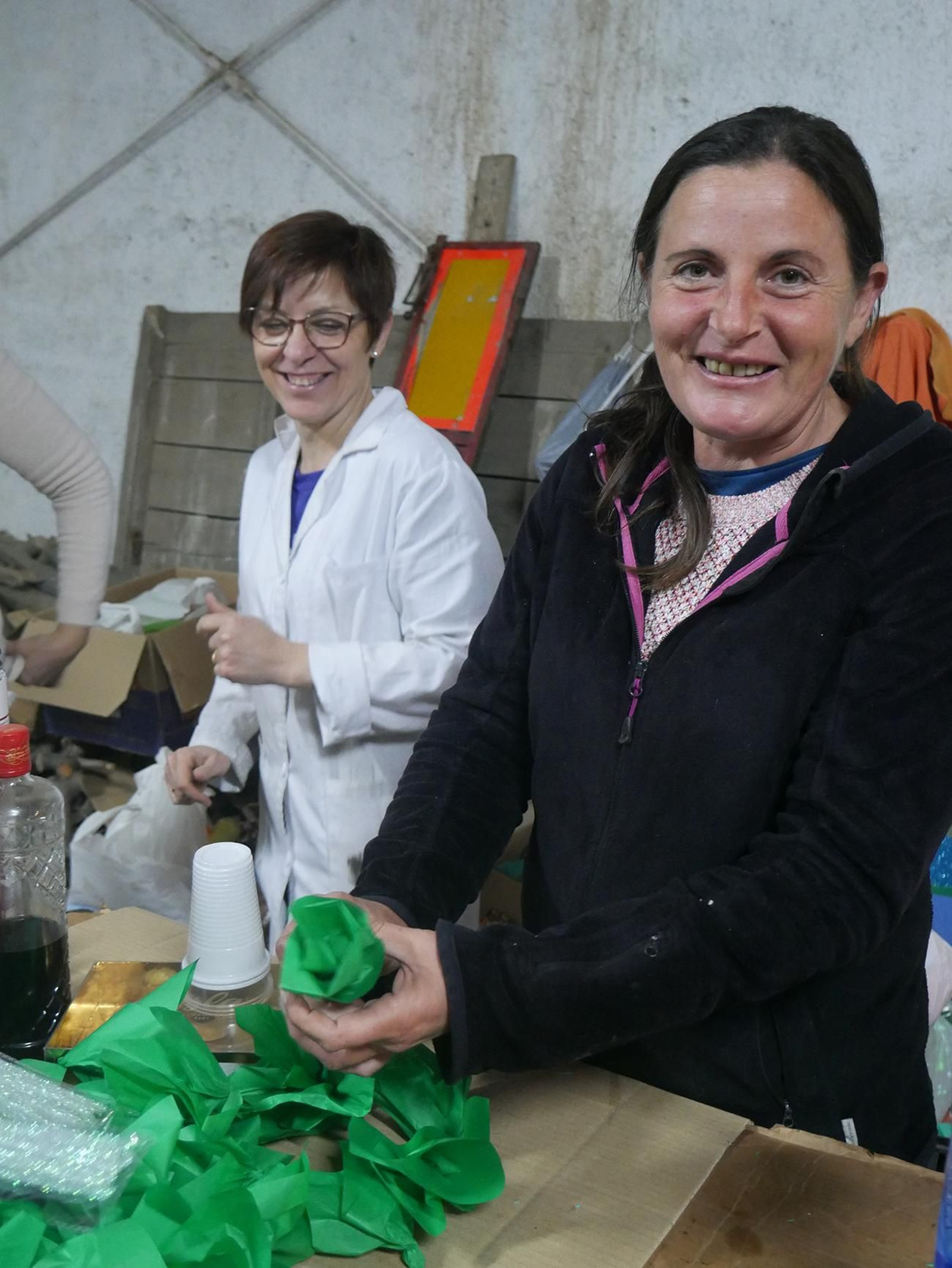 Imágenes de la elaboración de las carrozas tradicionales de Canjáyar