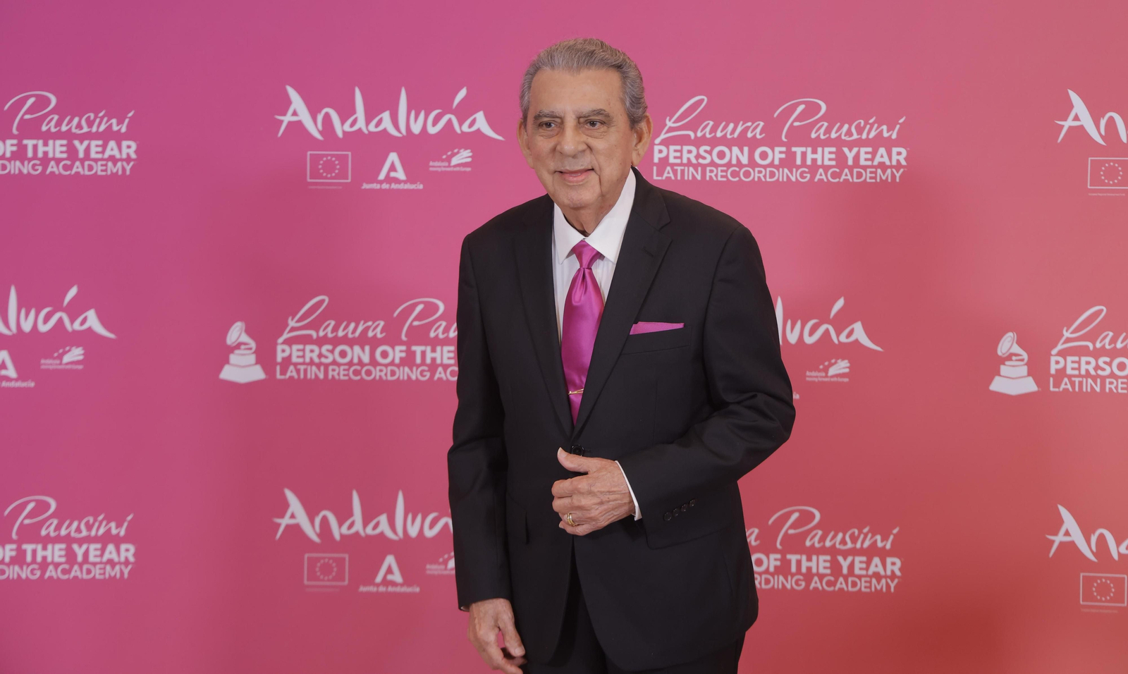 La alfombra roja del homenaje a Laura Pausini en los Grammy Latinos de Sevilla, en imágenes