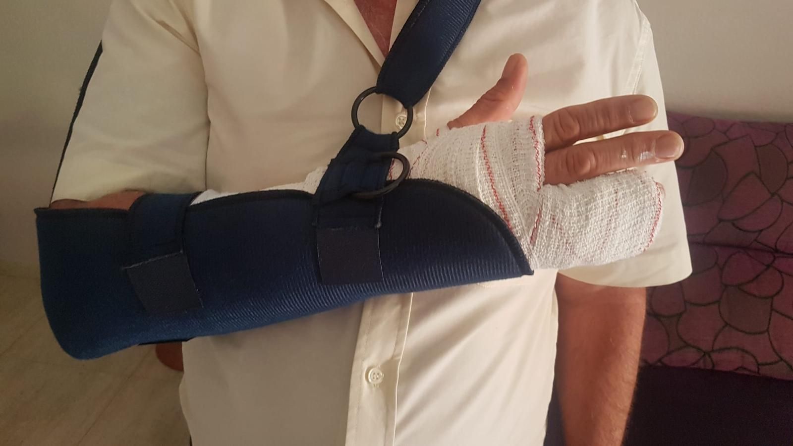 Uno de los funcionarios agredidos.