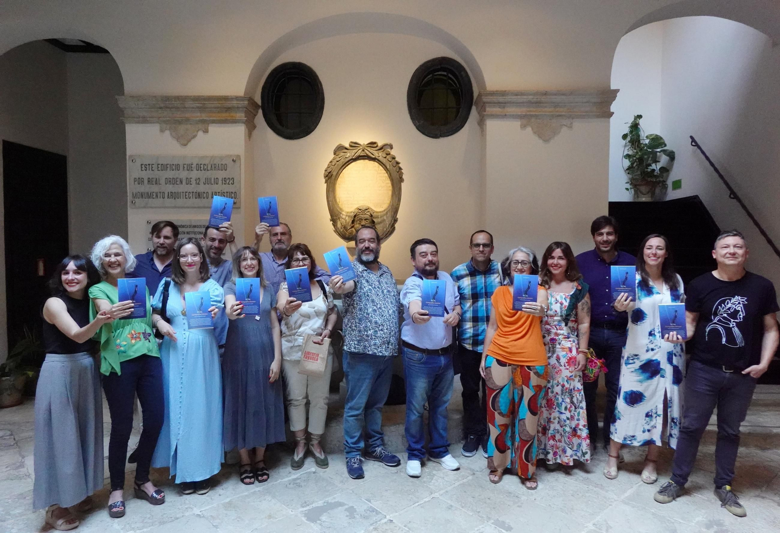 Pablo Bujalance con los autores de 'Cartografías latentes', en la presentación del libro.
