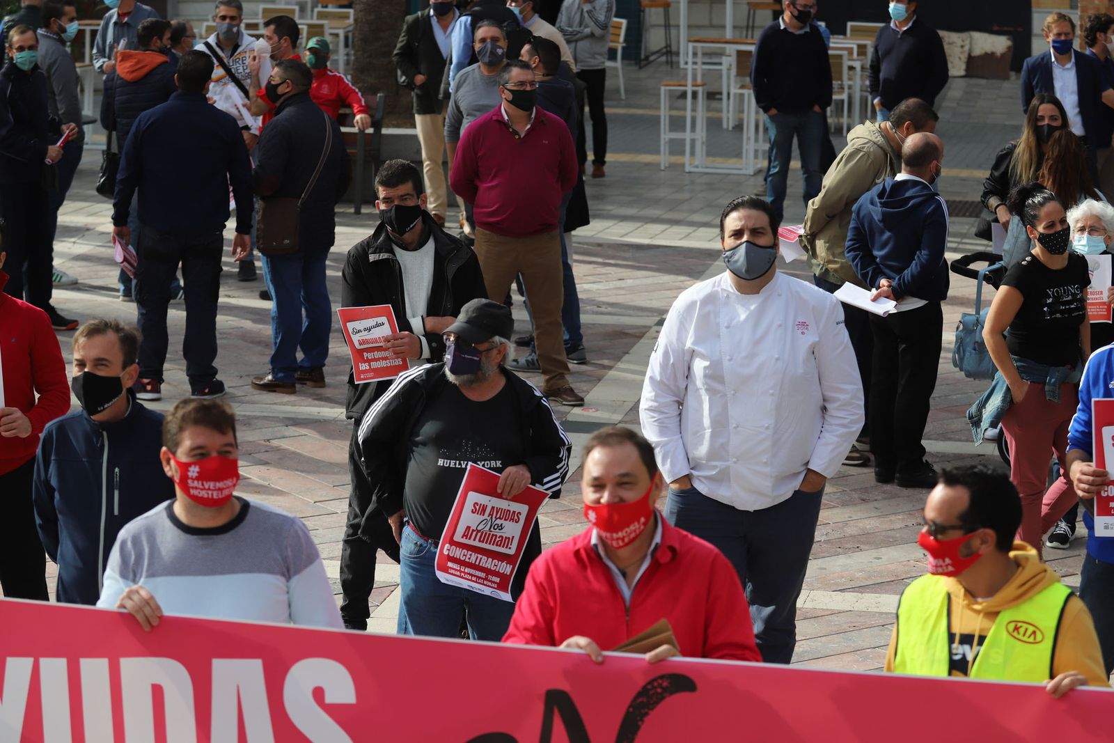 Imágenes de la concentración de los hosteleros de Huelva para reclamar ayudas.