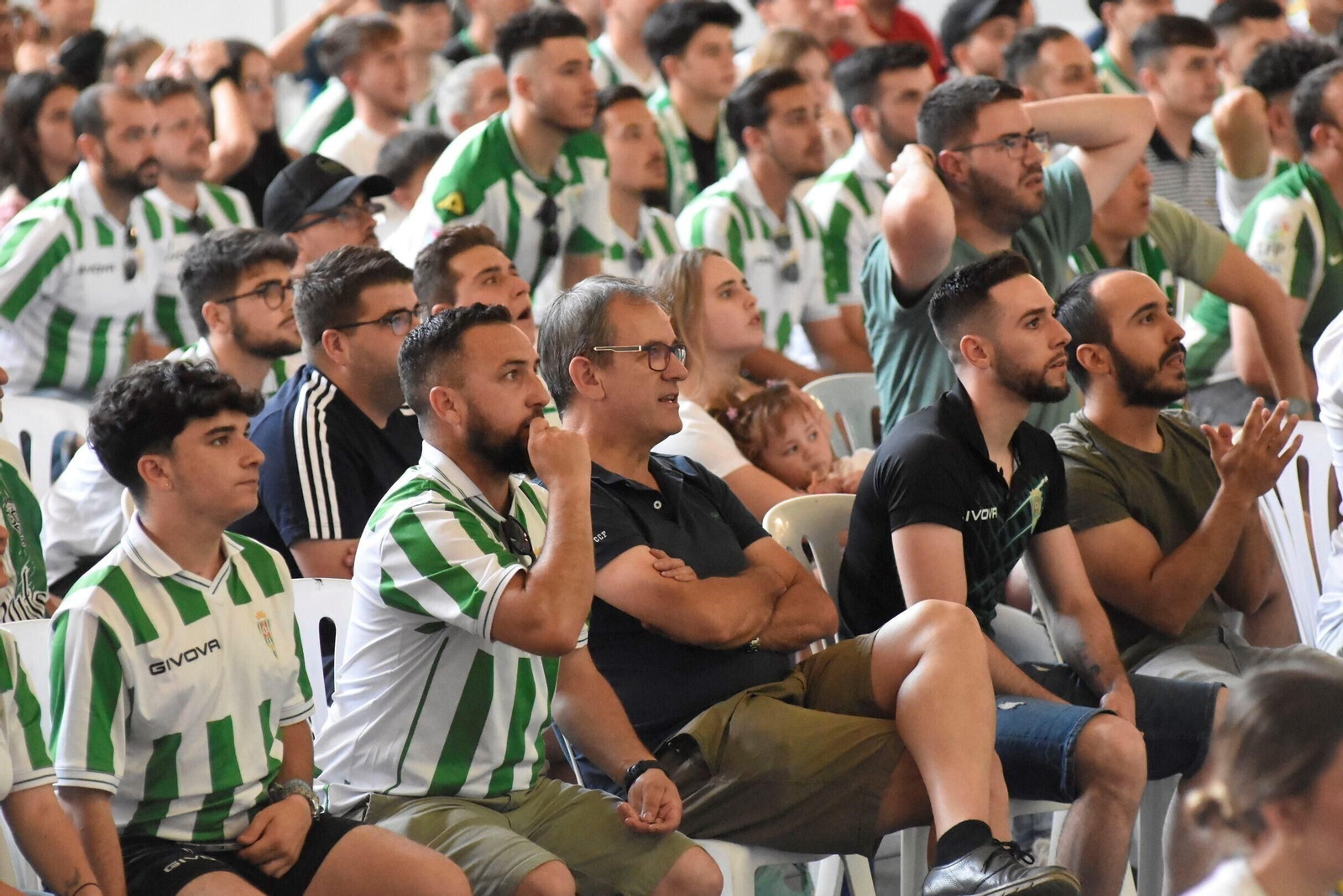 Las mejores fotos del ambiente en Vista Alegre para el Ponferradina - Córdoba CF