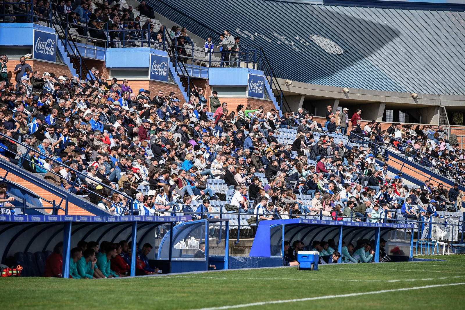 Imágenes de la afición en el Colombino en el Recreativo - Antequera