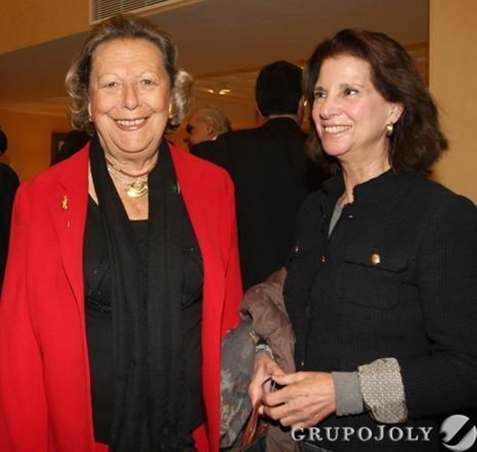 Enriqueta Vila, directora de la Academia de Buenas Letras, e Isabel León, presidenta de la Academia de Bellas Artes.

Foto: Juan Carlos Vázquez / Belén Vargas/ Manuel Gómez