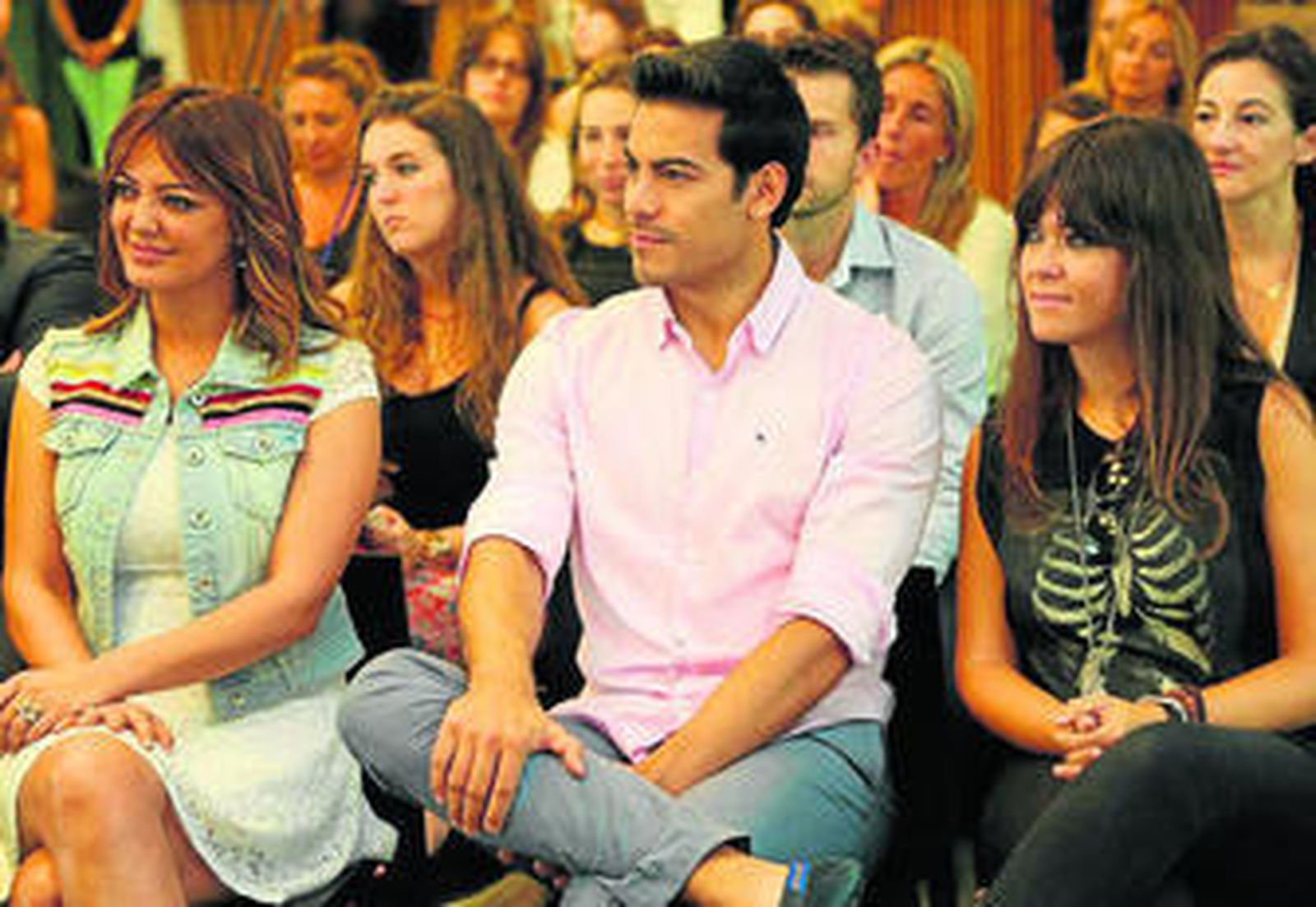 Merche, Carlos Rivera y Vanesa Martín, ayer en las 'setas' de la Encarnación, donde fue presentado el evento.