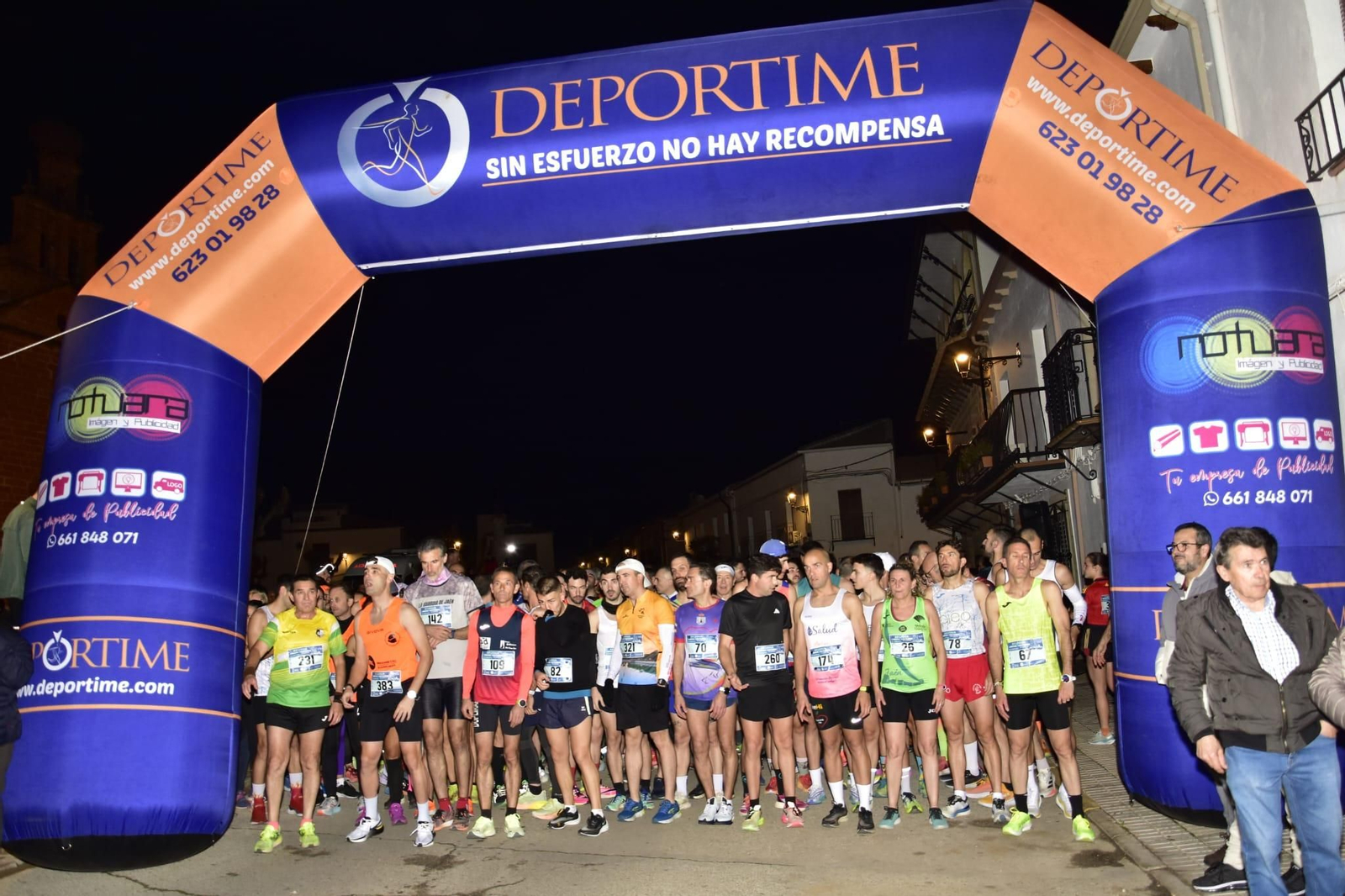 En imágenes: Baños de la Encina luce sus mejores galas en la XII Legua Urbana Nocturna La Bellota