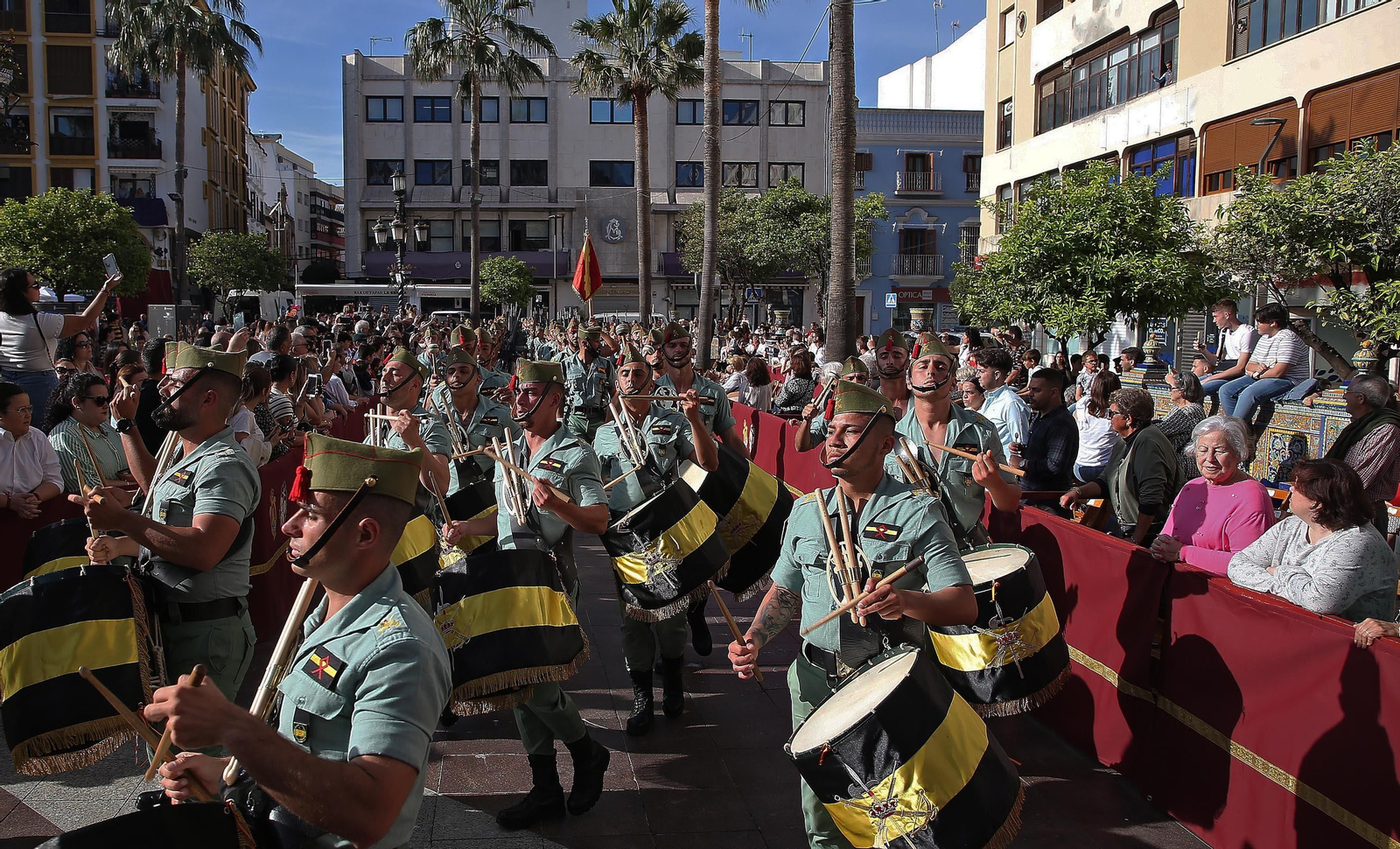 Fotos del Lunes Santo en Algeciras: Coronado de Espinas y La Columna