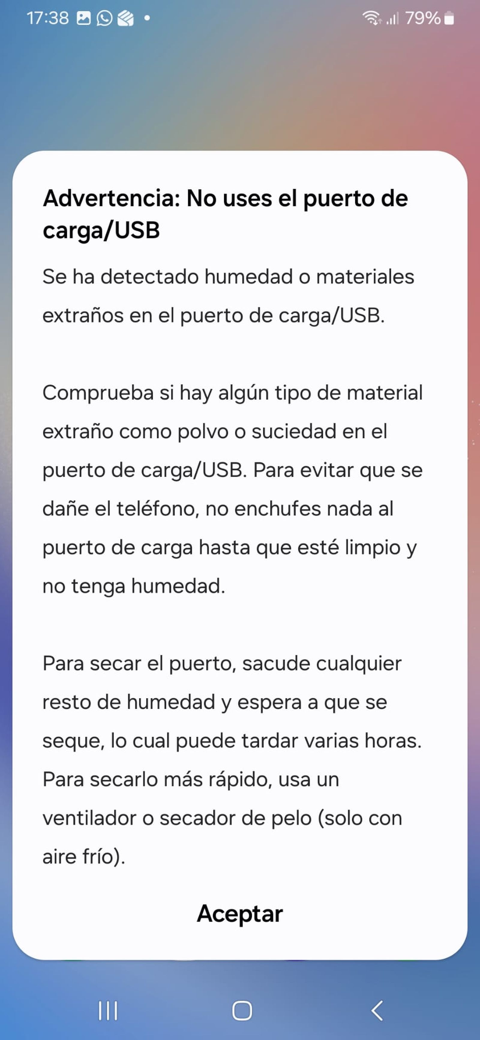 Ejemplo de alerta por humedad en un dispositivo Samsung.