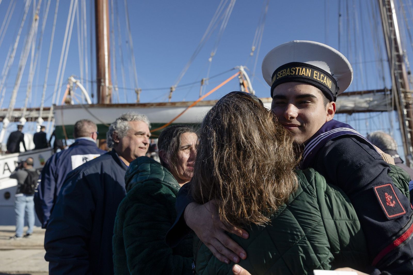Las imágenes de la despedida del Juan Sebastián de Elcano