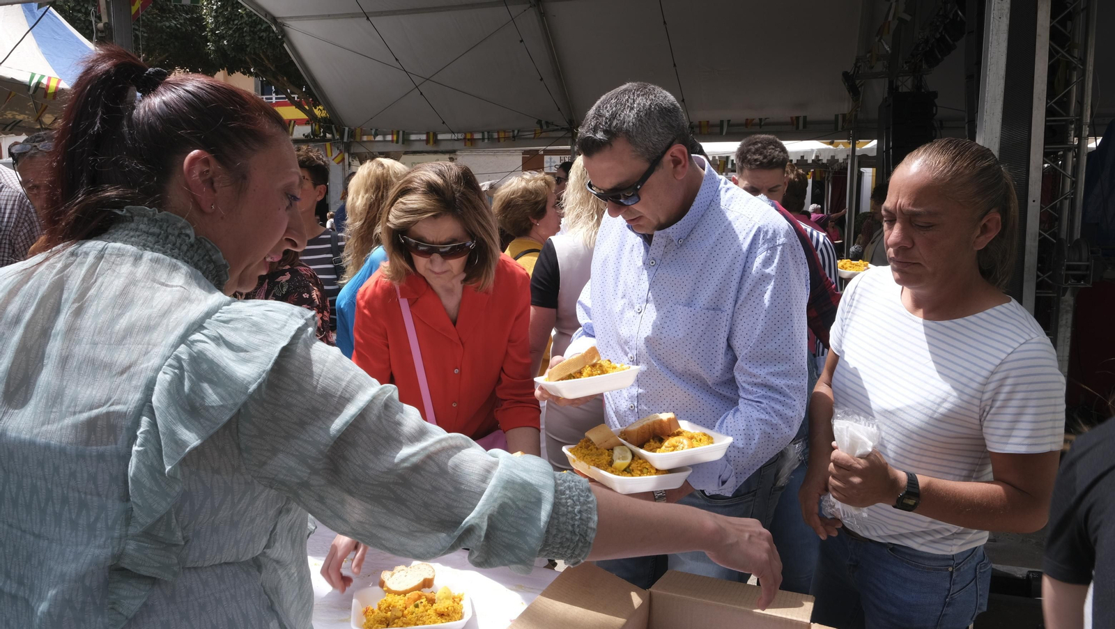 Imágenes de la paella popular en las Fiestas de Canjáyar
