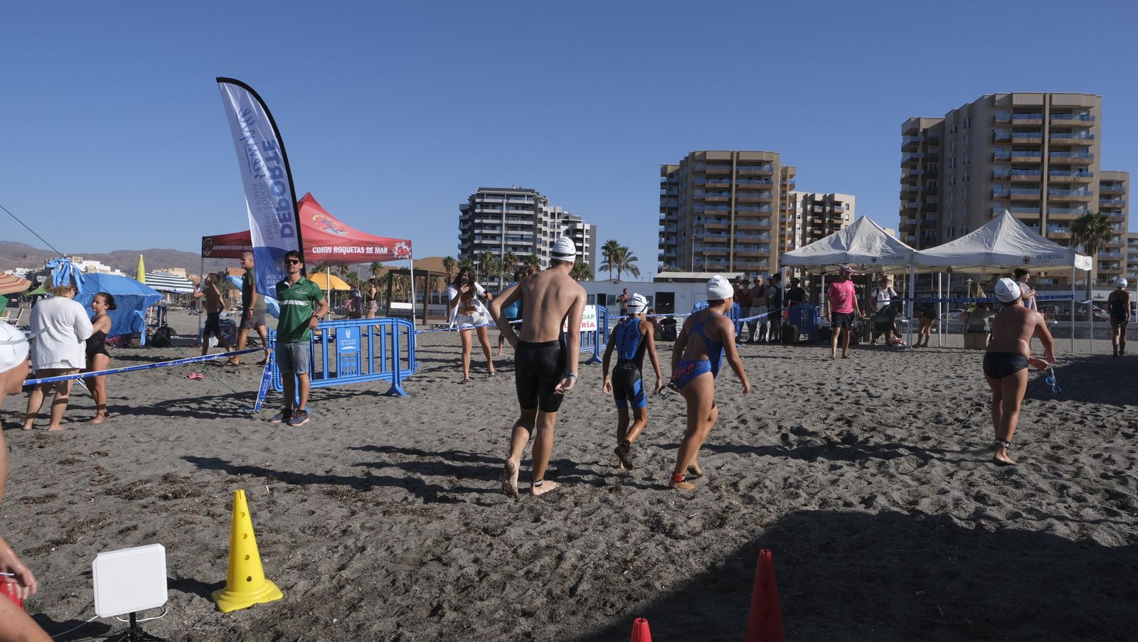 Imágenes de la travesía a nado de la Feria de Almería 2022