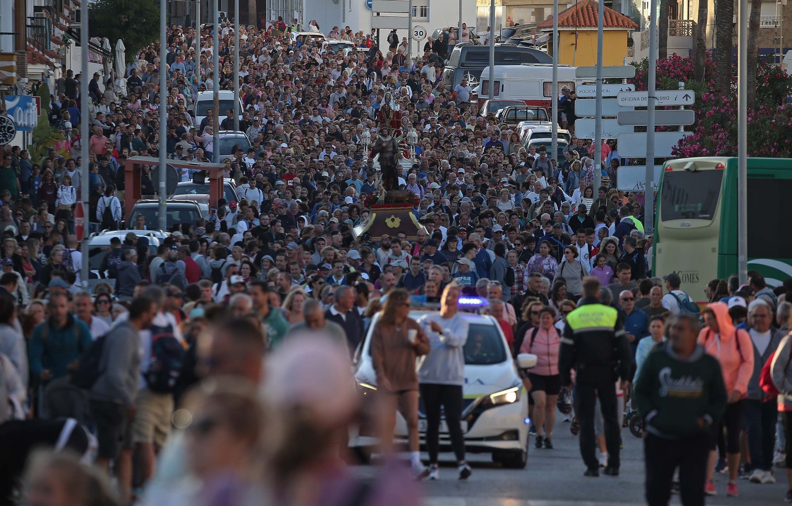 El regreso a su templo de la Virgen de la Luz de Tarifa, en imágenes