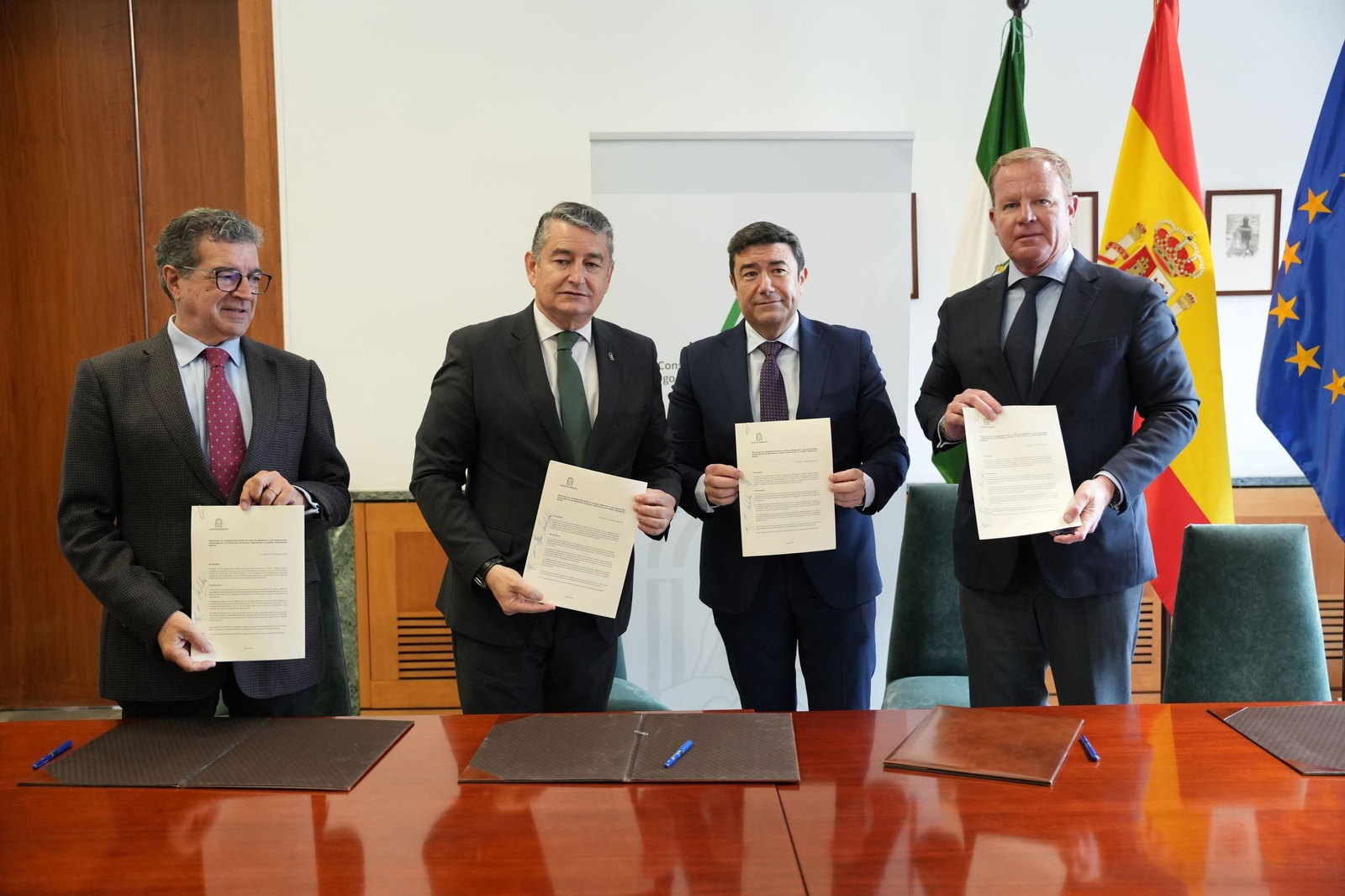 Firma de un protocolo con el Cuerpo Consular de Sevilla, Cádiz y Málaga, para fortalecer la cooperación en ámbitos internacionales, académicos, culturales y económicos el año pasado.