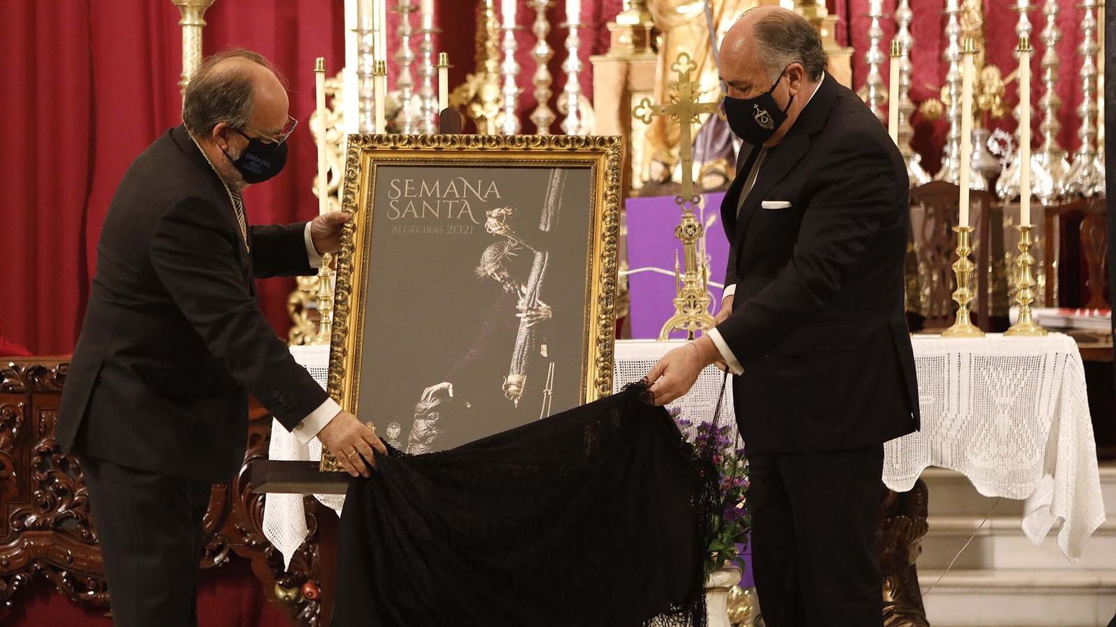 Las fotos de la presentación  del cartel oficial de la Semana Santa de Algeciras y la entrega de la Palma Cofrade