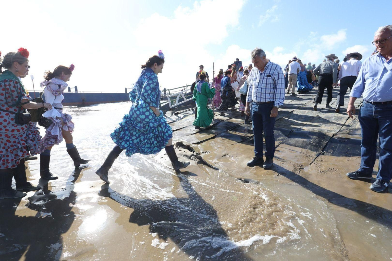 Imágenes del embarque de la Hermadad del Rocío de Jerez