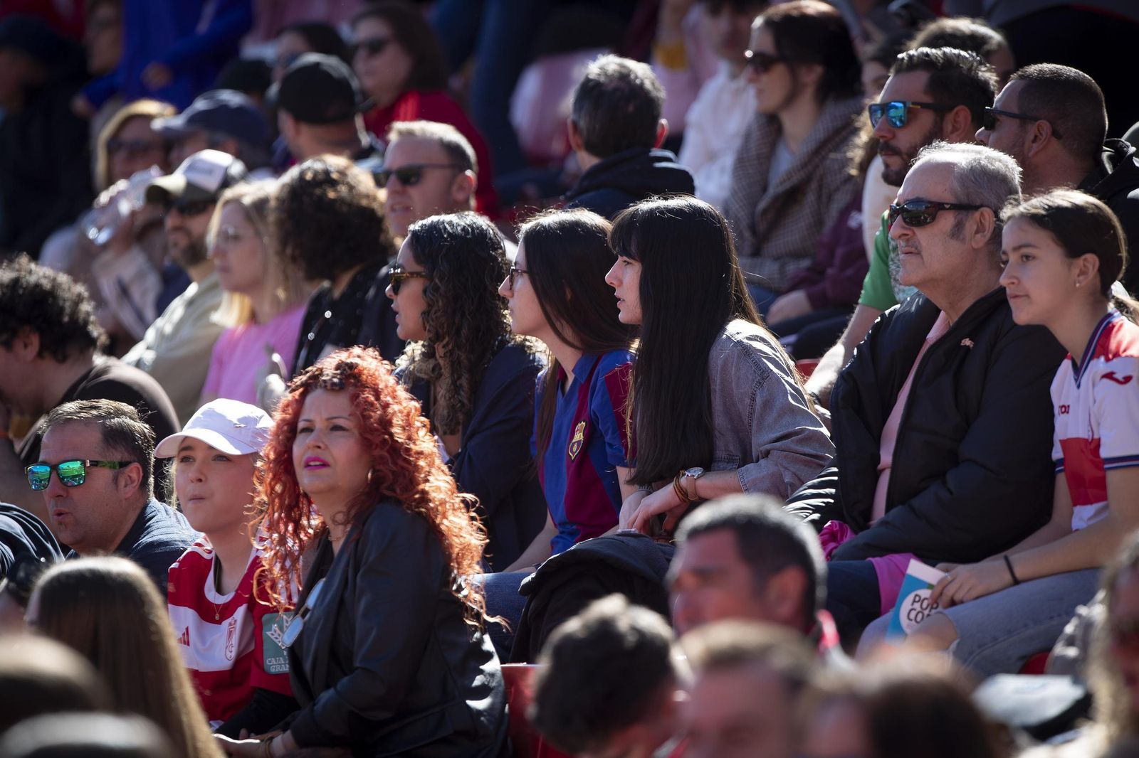 Encuéntrate en la grada de Los Cármenes en el Granada-Barça