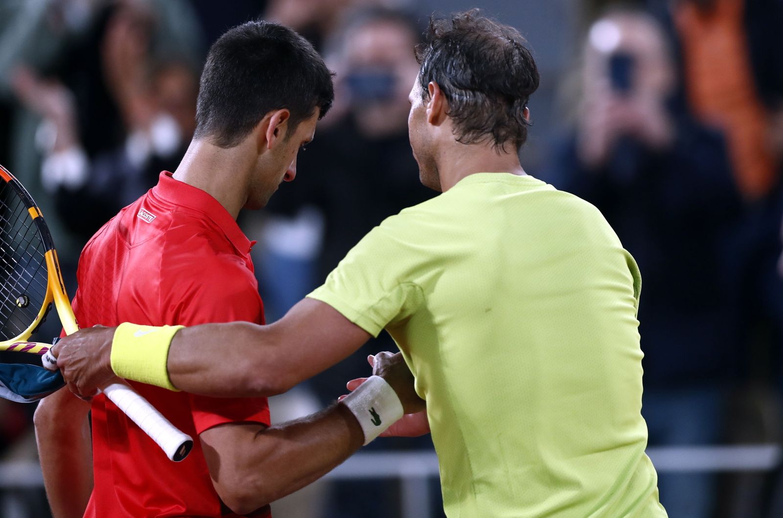 Djokovic felicita a Nadal tras el triunfo del balear.