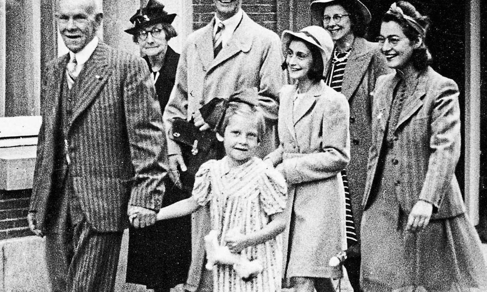 La familia Frank. La infortunada Ana Frank es la joven con sombrero blanco