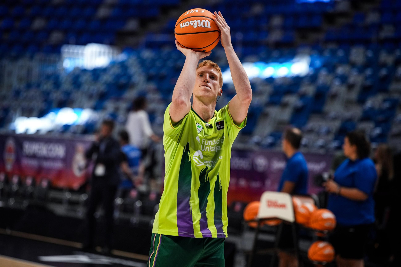 Unicaja-Valencia: Abrazos de viejos conocidos